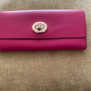 Coach Wallet .. great condition!